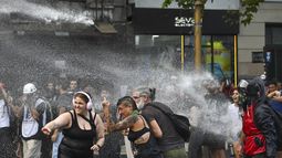 Marcha contra la reforma laboral: doce detenidos, disturbios y robos piraña Marcha contra la reforma laboral: doce detenidos, disturbios y robos piraña