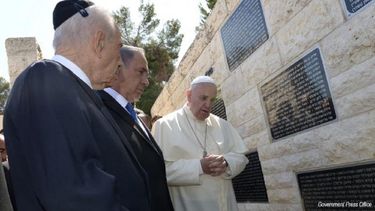 Conmoción por una imagen del Papa decapitado por el ISIS