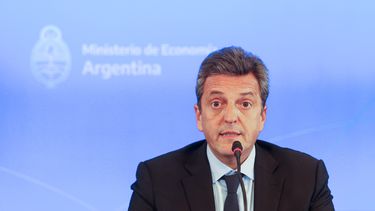 Massa anunciará el aumento del límite de las tarjetas de crédito