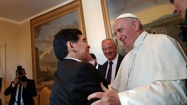 Maradona visitó al papa Francisco y jugó el Partido por la Paz