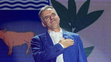 Uruguay: Yamandú Orsi se impuso en el balotaje y será el nuevo presidente