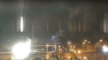 Rusia atacó la central nuclear más grande de Europa y provocó un feroz incendio