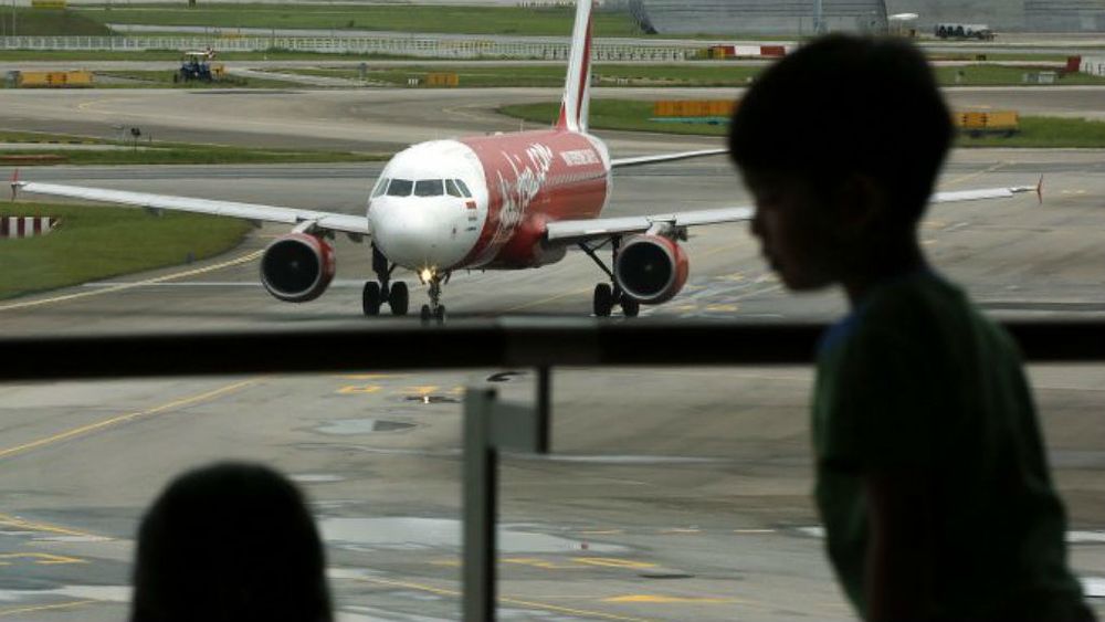 Confirman la recuperación de seis cadáveres del avión de AirAsia