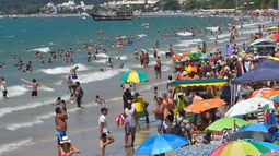 Alarma en Brasil: declararon brote de gastroenterocolitis en las playas