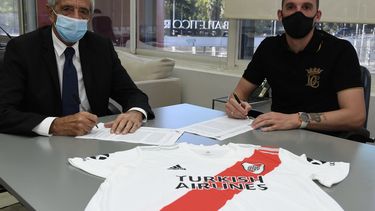 Armani llegó a un acuerdo con la dirigencia y extendió su contrato con River