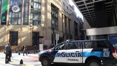 Dólar blue: el Gobierno advirtió que seguirán los operativos en las cuevas