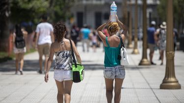 las temperaturas extremas siguen hasta el miercoles y hay alerta naranja