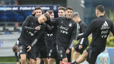 Argentina pierde cuatro futbolistas para el duelo ante Bolivia