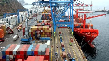El superávit comercial sigue creciendo y rozó los U$S 1.000 millones en julio