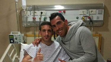 Tevez visitó a Ham en la clínica donde está internado