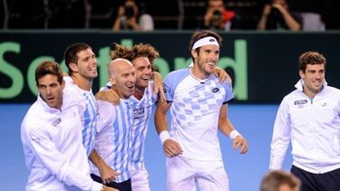 Mayer venció a Evans y Argentina jugará la quinta final de la Copa Davis