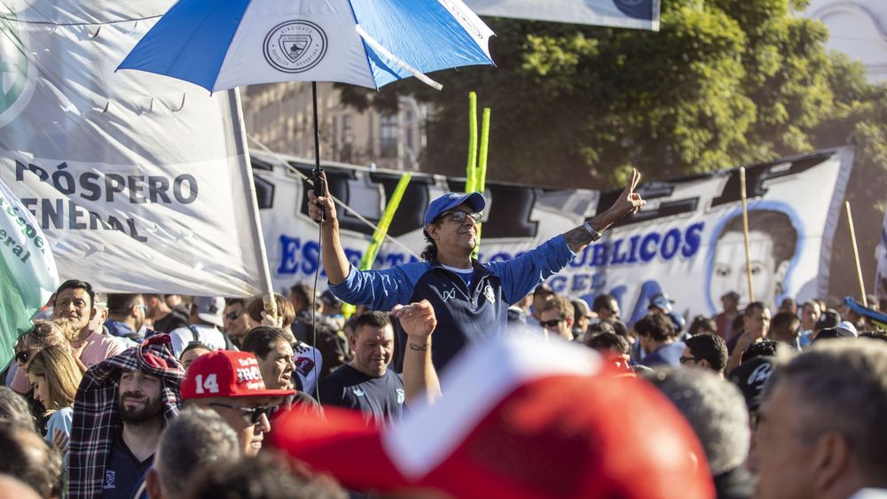 La CGT llamó a ponerle límites al gobierno de Milei en la marcha por el Día del Trabajador La CGT llamó a ponerle límites al gobierno de Milei en la marcha por el Día del Trabajador