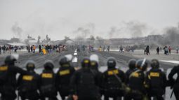 Perú extendió el estado de sitio a todo el país y analiza adelantar comicios