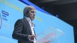 En IDEA, Caputo avisó a los empresarios que devaluar no será el camino