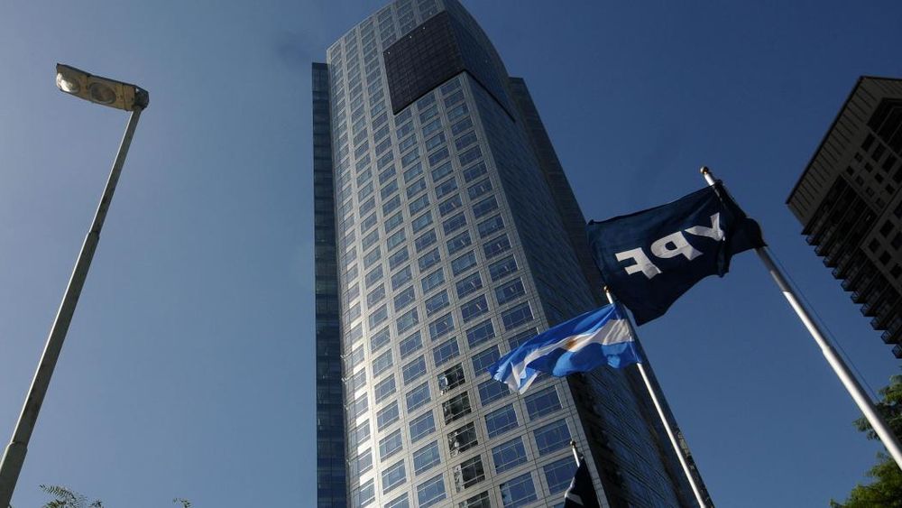 Juicio por YPF: la Justicia de Estados Unidos benefició a la Argentina y suspendió todas las demandas Juicio por YPF: la Justicia de Estados Unidos benefició a la Argentina y suspendió todas las demandas