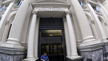 El Banco Central bajó la tasa de referencia del 40% al 35%