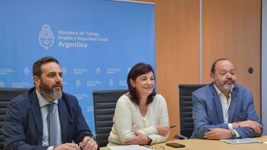 El salario mínimo sube 32,2% y en diciembre llegará a los 156 mil pesos