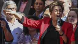 Rousseff dijo ser víctima de una farsa jurídica y política
