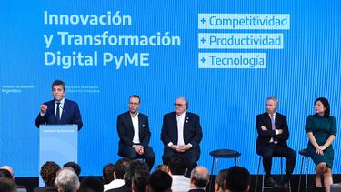 Massa subió los límites de las tarjetas de crédito para impulsar el consumo